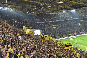 你联系人里最有名的哪个人？（配图示意）
